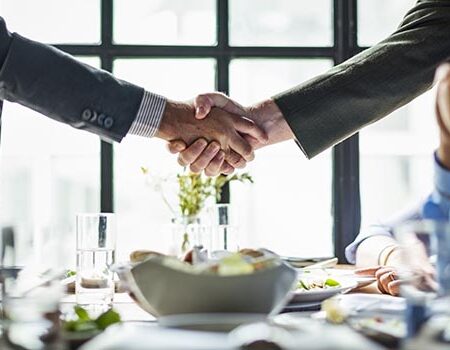 Adelson completa la vendita di azioni da 2 miliardi di dollari, aprendo la strada all’acquisto dei Dallas Mavericks