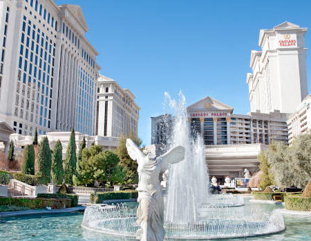 Caesars Entertainment sotto il controllo degli analisti poiché le valutazioni divergono