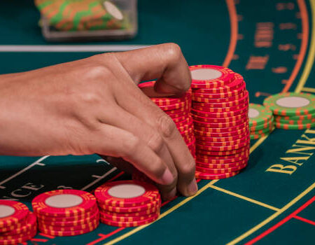 Commerciante di baccarat accusato di aver truccato i giochi a Mohegan Sun