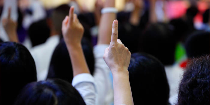 People bidding for property